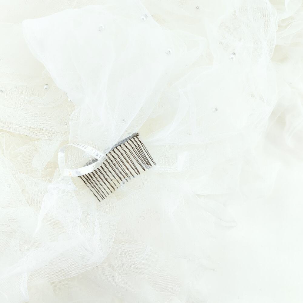 Untamed Petals Fiona Pearl Cathedral Veil White 2 Tiered Blusher Ruffle FLAW - Picture 8 of 14